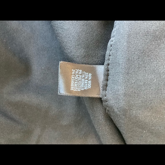 St John Jacket. Red Tweed Knit Wool Blend. Size 12. NWOT. - Picture 6 of 6